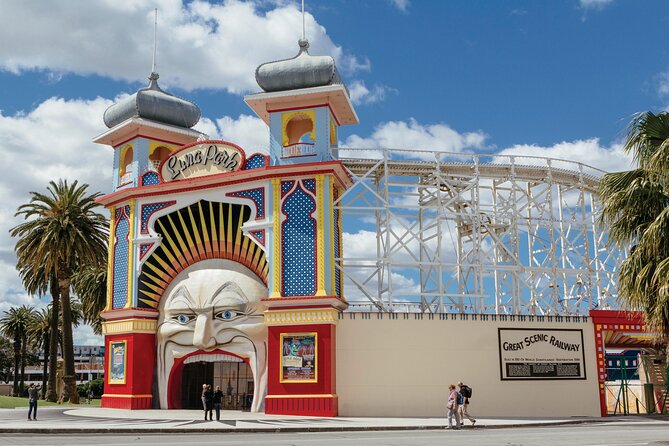 A Taste of Melbourne: Laneways, Boroughs, Bites and Brews Tour - Stop 4: Royal Botanic Gardens Victoria and the Shrine drive-by view