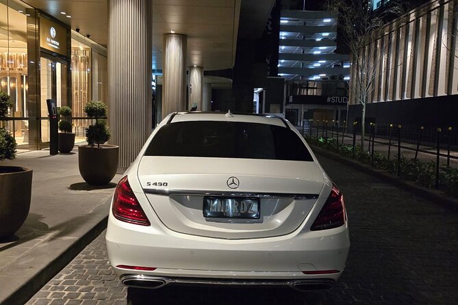 Airport Transfers - Chauffeur Car & Limo Services of Melbourne - What the praised driver service actually looks like
