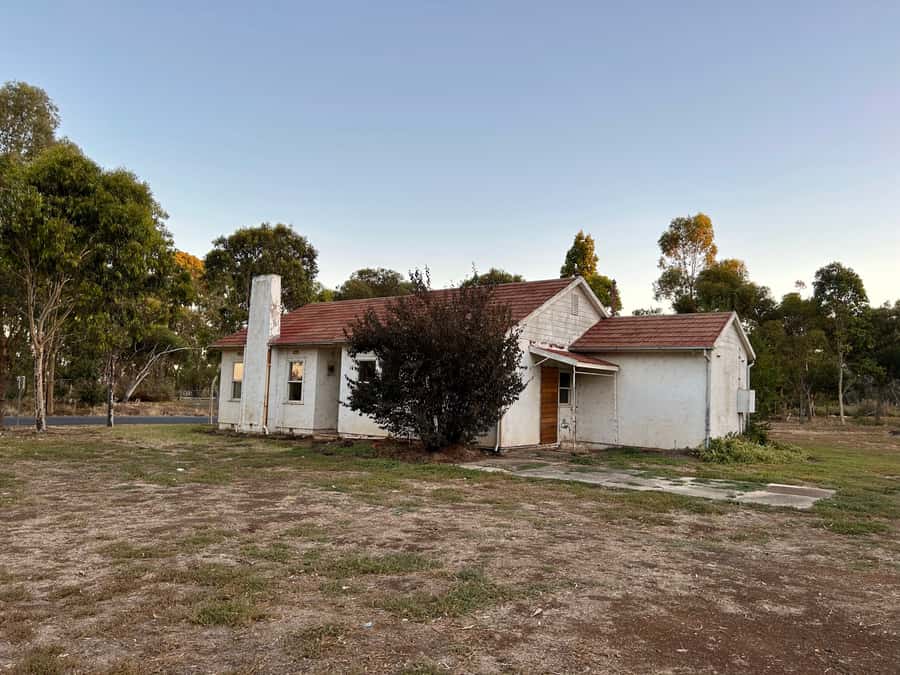 Eynesbury Homestead Dark Tales & Ghostly Trails Dinner&Tour - Timing, walking comfort, and what to wear for a night outside