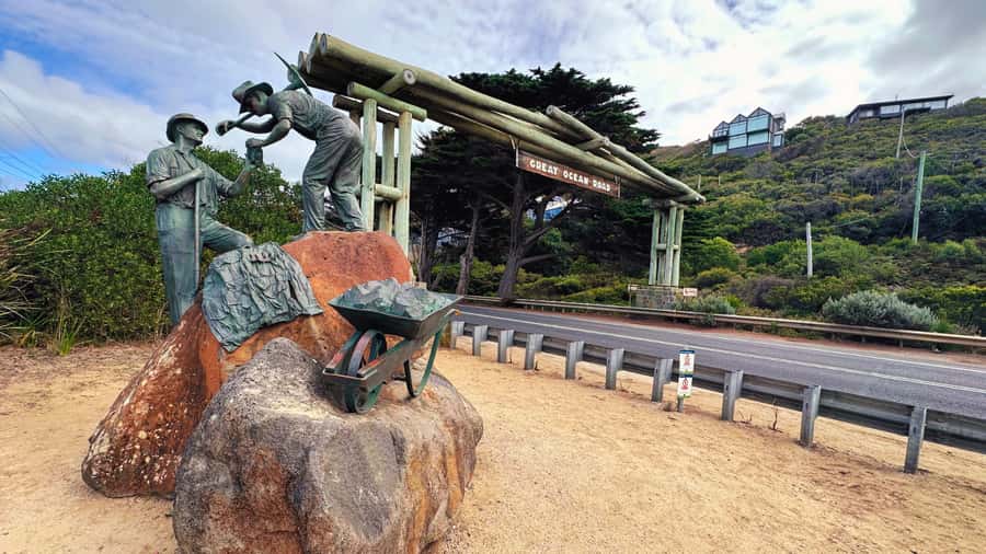 From Melbourne: 12 Apostles & Great Ocean Road Private Tour - From Melbourne to the Coast Without the Stress