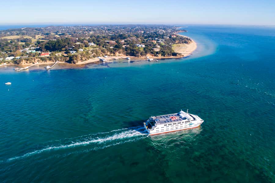 From Melbourne: Bay Sightseeing and Ferry Ride with Lunch - Point Lonsdale Lighthouse: a quick photo stop with real coastal character