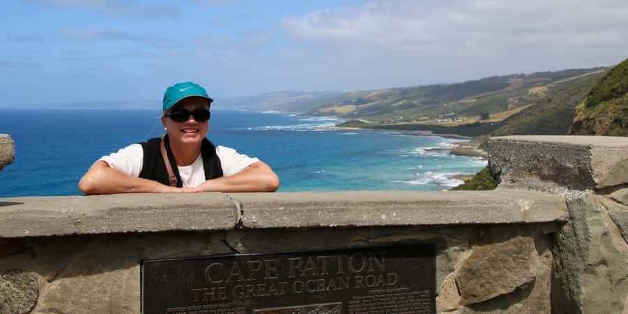 From Melbourne: Great Ocean Road & 12 Apostles Full-Day Tour - Melba Gully and the guided bush walk to a waterfall