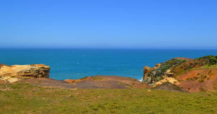 From Melbourne: Great Ocean Road Day Trip with Dinner - Twelve Apostles without the chaos: photo time and multiple looks