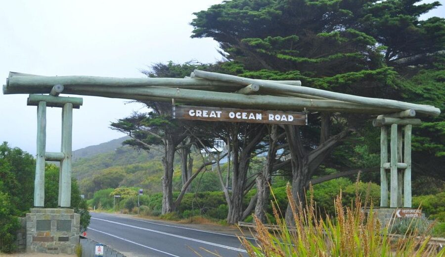From Melbourne: Great Ocean Road Day Trip with Dinner - Maits Rest Rainforest Walk + Kennett River wildlife time