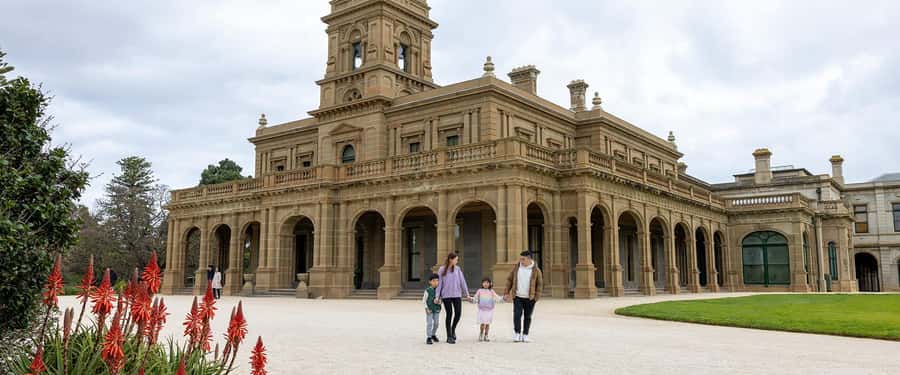 From Melbourne: Werribee Open Range Zoo & Werribee Mansion - Free time at the zoo: talks, wandering, and planning for comfort