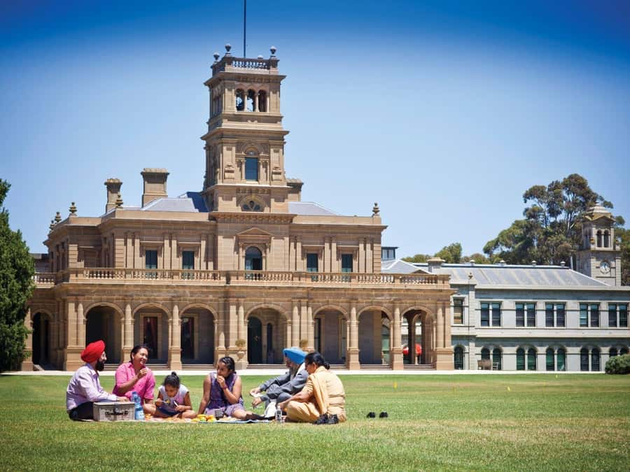 From Melbourne: Werribee Open Range Zoo & Werribee Mansion - Getting there from Melbourne CBD without stress