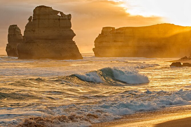 Full day Shared Tour to Twelve Apostle (Melbourne Chinese Tour) - Loch Ard Gorge: shipwreck vibes with limestone cliffs