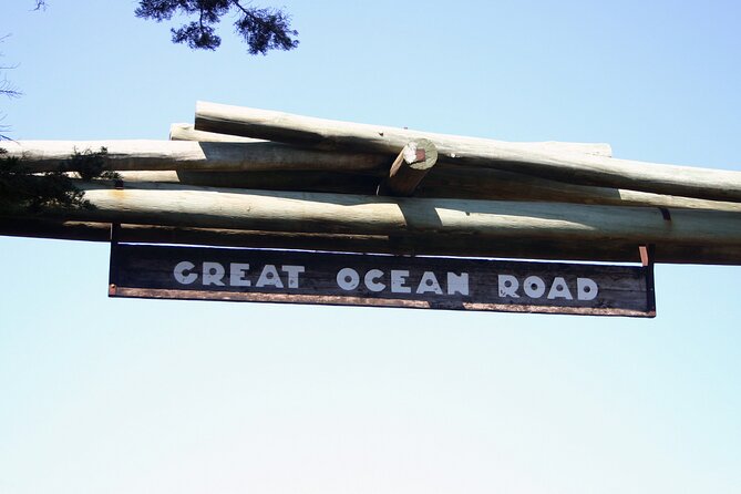 Full day Shared Tour to Twelve Apostle (Melbourne Chinese Tour) - Memorial Archway: a quick stop with big context