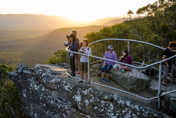 Grampians National Park with MacKenzie Falls and Kangaroos - Lunch in Halls Gap: a good break, but budget time and energy