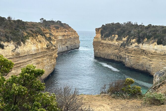 Great Ocean Road 12 apostles PRIVATE Luxury Tour 5 PAX all incl. - Colac for morning tea: a quick country-town breather