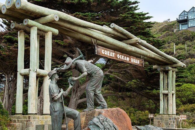 Great Ocean Road Reverse Tour with Iconic Stops & Wildlife - Reverse route magic: hitting the big icons first