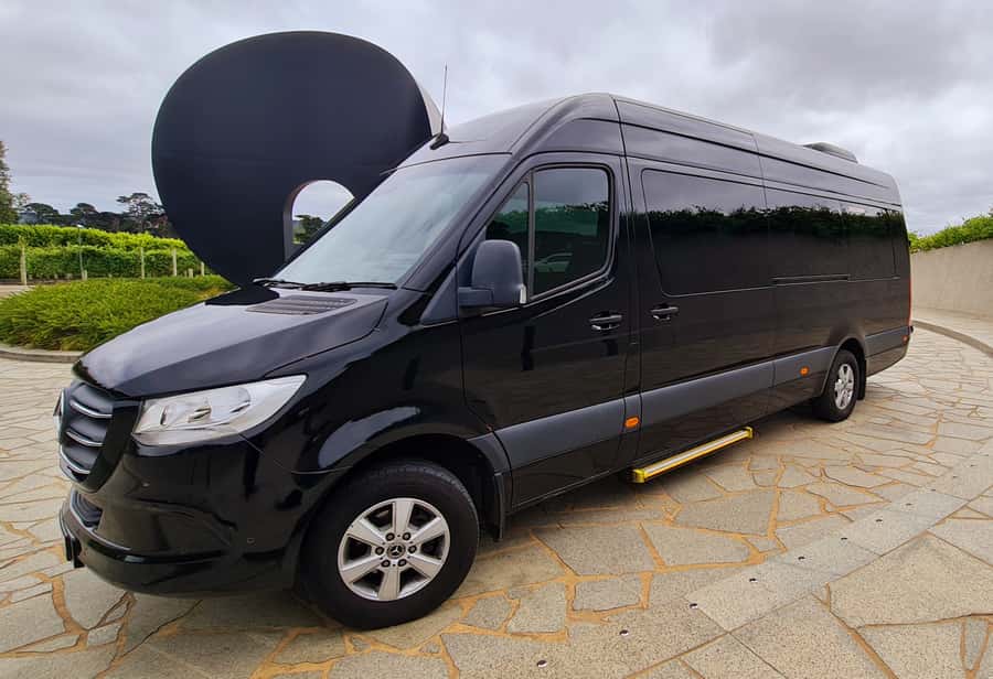 Luxe Bus Great Ocean Road Coastal Spectacular - 12 Apostles and Loch Ard Gorge: timing, viewpoints, and photo time