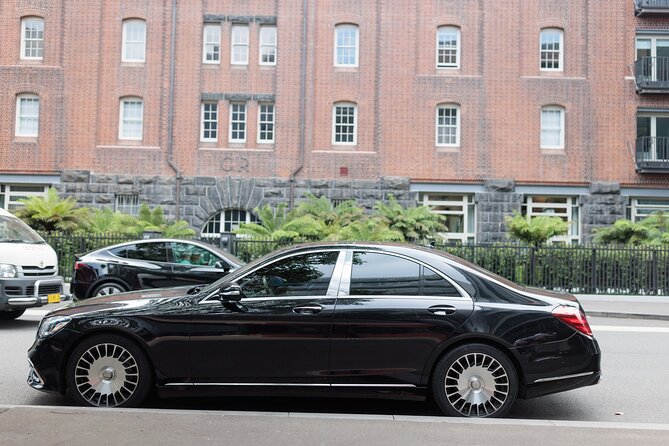 Luxury Airport Transfer to Melbourne CBD - Meeting in the Right Spot: From Melbourne Airport to the CBD