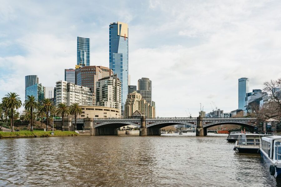 Melbourne: 1-Hour Gardens and Sporting Precinct River Cruise - Gardens and Cultural Precinct Views: Royal Botanic Gardens from the outside and inside