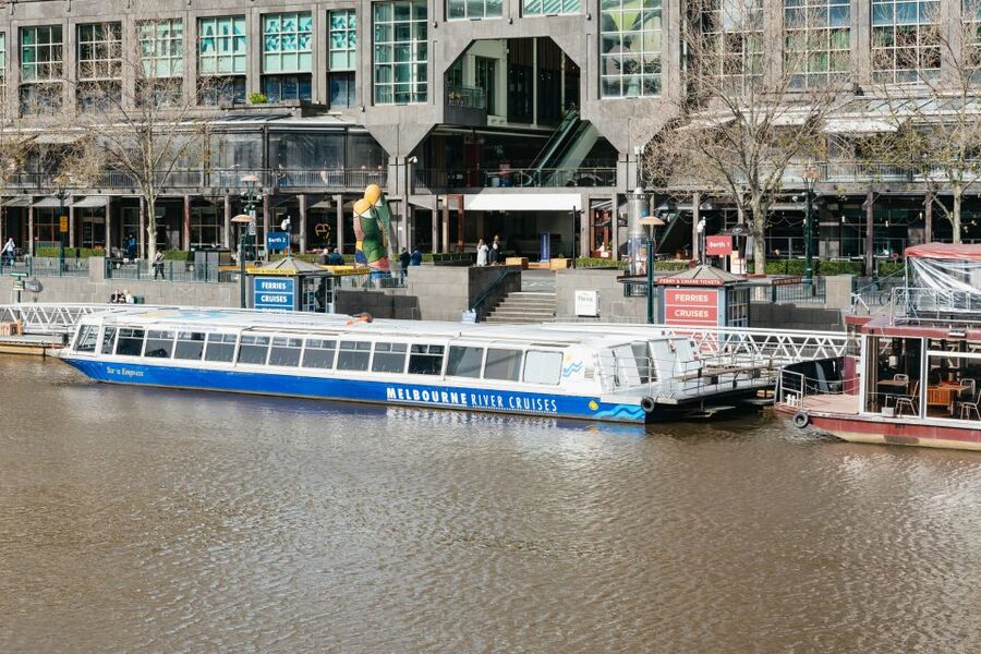 Melbourne: 1-Hour Gardens and Sporting Precinct River Cruise - On-board Commentary: Live guide, audio narration, and how to deal with it
