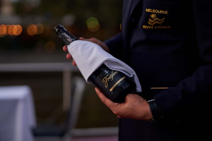 Melbourne: 4-Course Dinner Cruise with Drinks - Boarding at Southbank Promenade: how to find Berth 1 and start smoothly