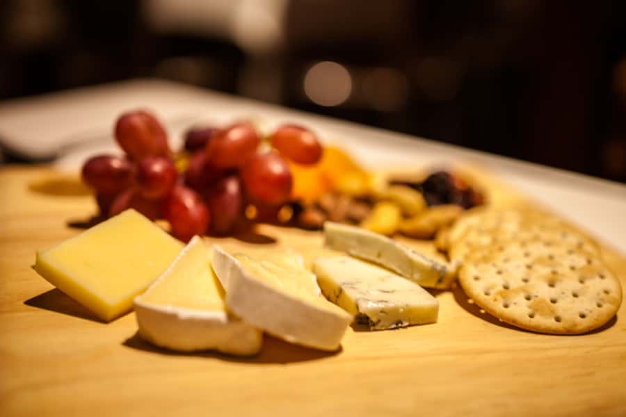 Melbourne: 4-Course Dinner Cruise with Drinks - The 4-course dinner plus cheese platter: the flow of the meal