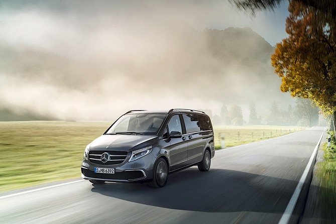 Melbourne Airport Transfer with Meet and Greet Service - Baby Seats and Family-Friendly Comfort (Without the Usual Hassle)