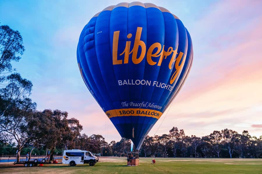 Melbourne: Balloon Flight at Sunrise - Meet at Hotel Windsor (111 Spring St) and plan for an early start