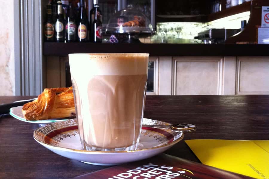 Melbourne: Cafe Culture Walk (small group/max 8 guests) - The final café stop: light lunch plus your own coffee takeaway