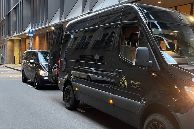 Melbourne CBD to MEL Airport Private Transfer 4 or more - Vehicles and comfort: Mercedes V-Class or Sprinter minibus