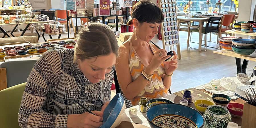 Melbourne: Ceramic Plates & Bowls Paint and Sip Classes - Instructor Support and Art Techniques: How You Avoid the Blank-Canvas Panic