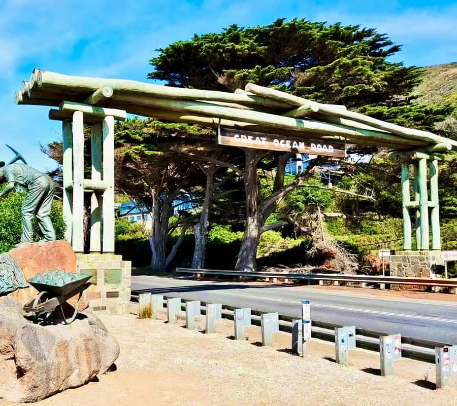 Melbourne Great Ocean Rd Reverse Tour London Bridge Wildlife - London Bridge: the quick stop that changes the whole day