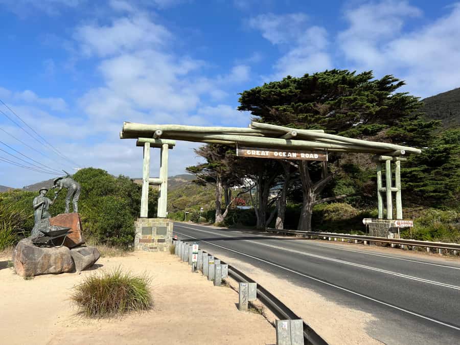 Melbourne: Great Ocean Road Full Day Private Tour - Starting in Melbourne: pickup, car size, and the small-group advantage