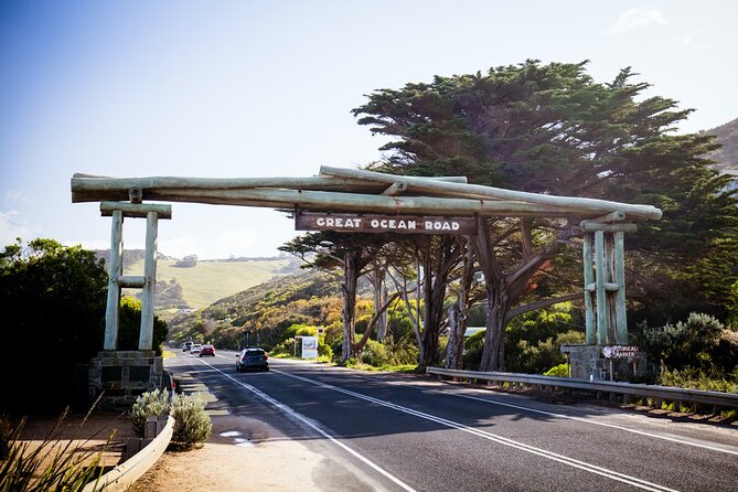Melbourne: Great Ocean Road & Iconic Coastal Views Day Tour - Memorial Arch at Eastern View: The Start of the Road