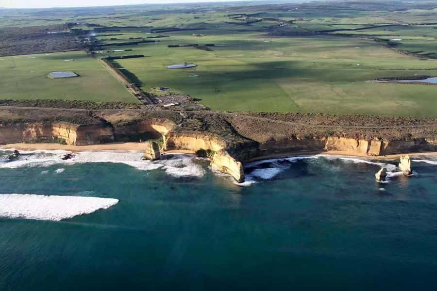 Melbourne: Great Ocean Road Max Highlights & London Bridge - Memorial Arch at Eastern View and Lorne’s ocean stretch