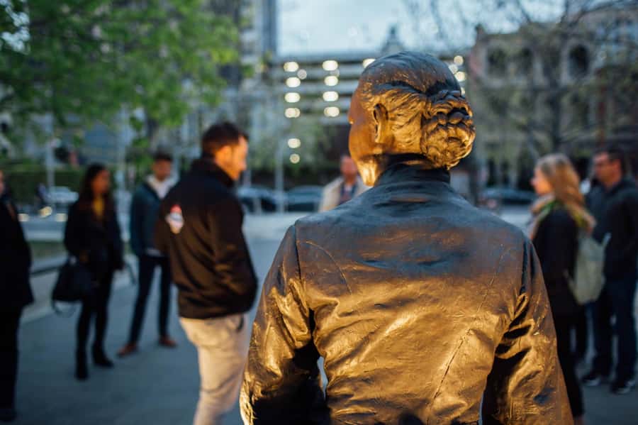 Melbourne: Hidden Bars & Creepy Tales Walking Tour - Finishing at Flinders Lane: Where the Evening Naturally Continues