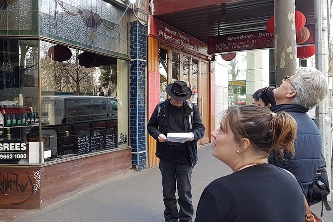 Melbourne Historical Walking Tour: Crime, Gangsters & Lolly Shops - The Tour Booklet: Photos That Help You Remember Streets