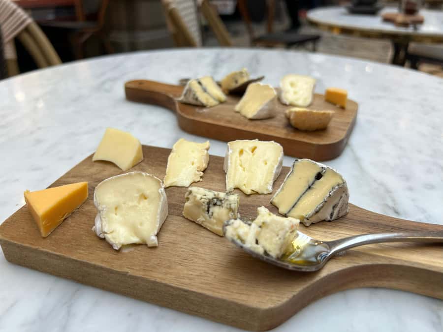 Melbourne: Laneways Food Tour with 8 Authentic Tastings - Your Tastings: From Indigenous Bite to Coffee, Wine, Cheese, and Chocolate