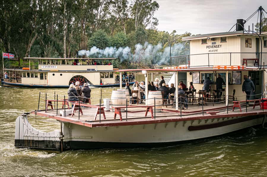 Melbourne: Murray River Paddle Steamer, Wildlife & Silo Art - A One-Day Mix of the Murray River, Wildlife, and Silo Art