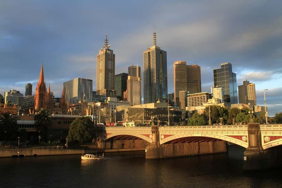 Melbourne: Must-See Walking Tour With a Guide - Hosier Lane and the Laneways: street art you can actually read