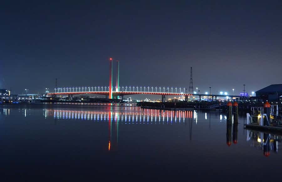 Melbourne: Nighttime Private City Tour with Transfer & Stops - West Gate Bridge Finale: The Best “Metropolitan Lights” Payoff