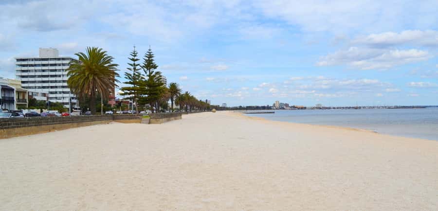 Melbourne: Private Melbourne City Tour with Stops - Dendy Street Beach bathing huts: color, seaside mood, and photo variety