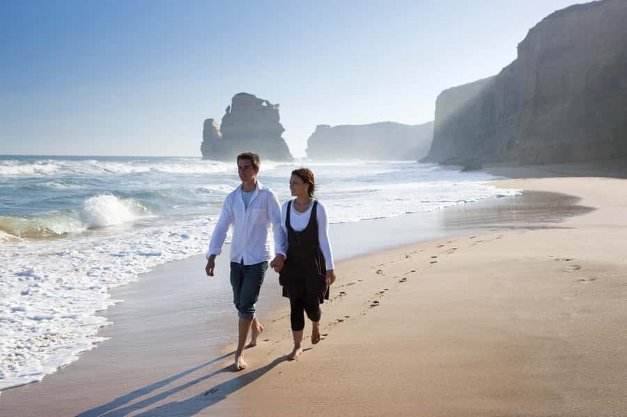 Melbourne: Reverse Great Ocean Road 12 Apostles with Lunch - Colac break: stretch, photos, and reset before the coastline