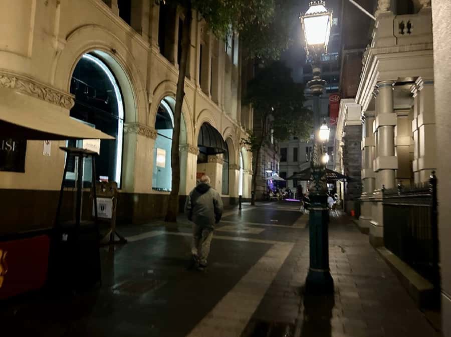 Melbourne: Spirits and Ales Haunted Pub Walking Tour - Stop one: the former police station and the unsolved murder angle