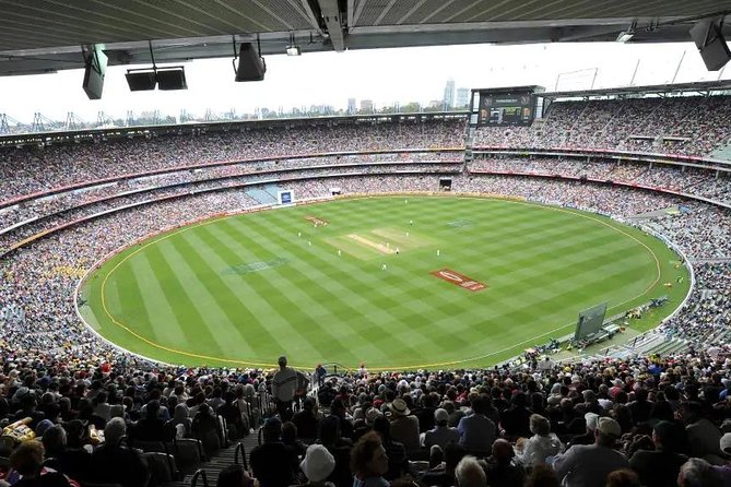Melbourne Sports Experience + MCG Tour Combo - Federation Square Start: Getting your bearings in Melbourne’s sport zone