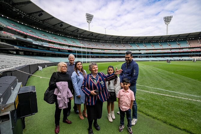 Melbourne Sports Experience + MCG Tour Combo - The Yarra Walk to Birrarung Marr: Where the stories start