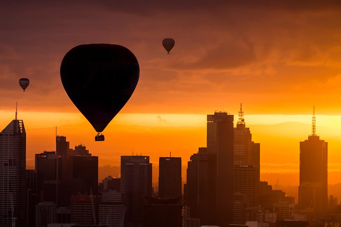 Melbourne sunrise balloon flight & champagne breakfast - The crew: pilots named Viktor, Mitch, and Dom