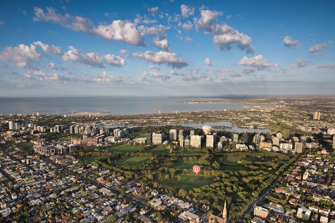 Melbourne sunrise balloon flight & champagne breakfast - Meeting at Sofitel on Collins and the early-morning flow