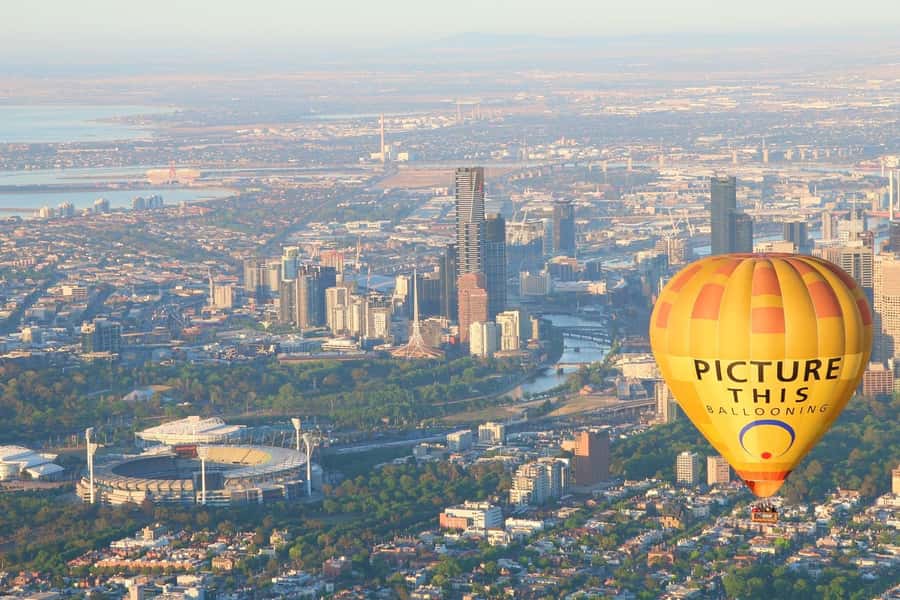 Melbourne: Sunrise Hot Air Balloon Experience with Breakfast - Key highlights at a glance