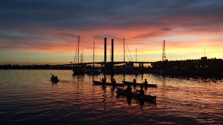 Melbourne: Sunset Kayak Tour with Dinner - Key moments worth showing up for