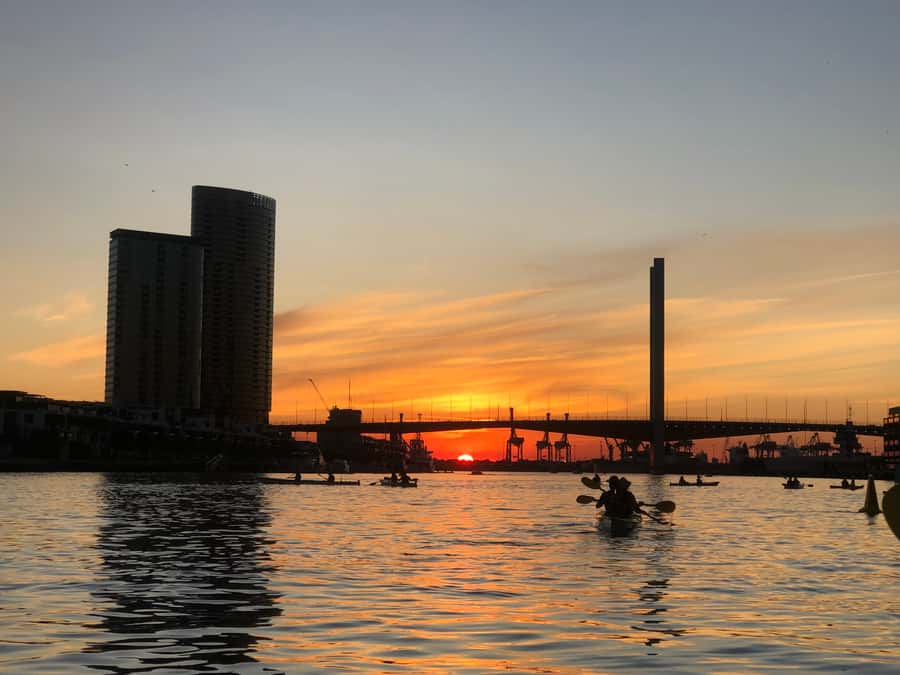 Melbourne: Sunset Kayak Tour with Dinner - Keeping the tour flowing: Bolte Bridge to Princes Bridge and the lights arriving