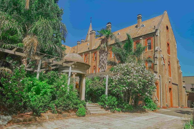 Melbourne Tour: Walk the Yarra & Heritage Convent Experience - Yarra Bend Park trails: where Melbourne turns leafy and quiet