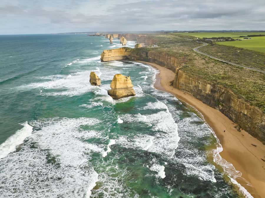 Melbourne: Ultimate Great Ocean Road Morning Escape Day Tour - How the guiding feels: bilingual narration and story pacing
