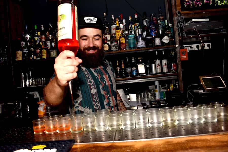 Melbourne: Weekly Bar Crawl: 5 Free shots, Club Entry - Key highlights at a glance