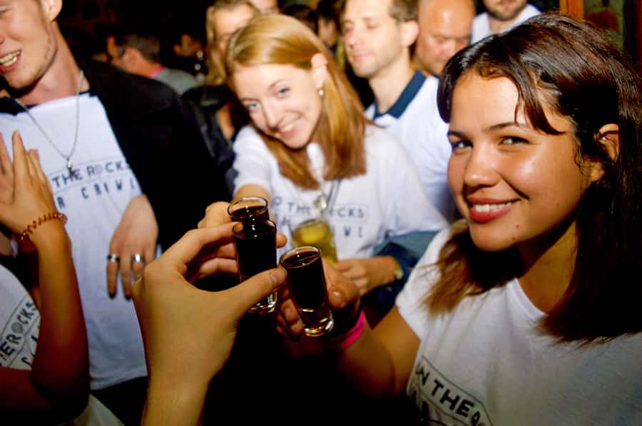 Melbourne: Weekly Bar Crawl: 5 Free shots, Club Entry - Should you book On The Rocks Bar Crawl?